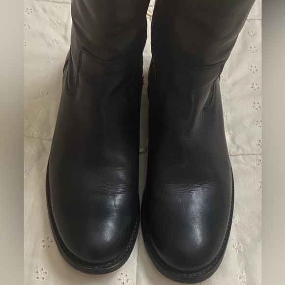 Frye Molly black leather side zip riding boot. One inch heel. - Picture 5 of 15